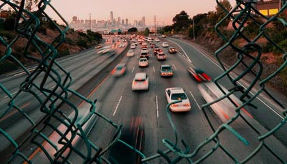 九游电脑版-逆境中的明星：战胜伤病再创新高，在逆境中获得成功的名人