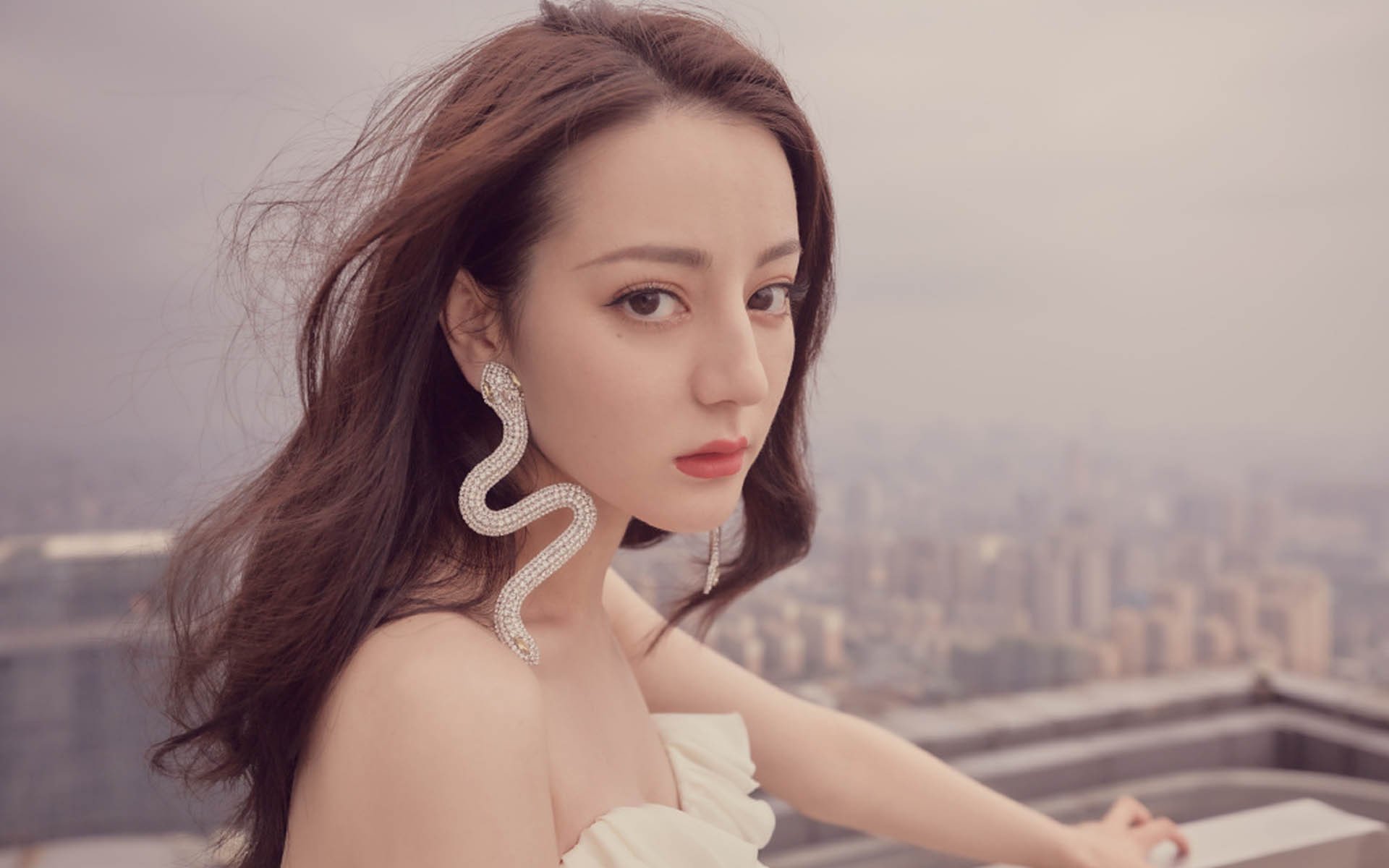 “激烈战役:球迷热血沸腾的最新精彩对决”,激烈战斗是什么意思