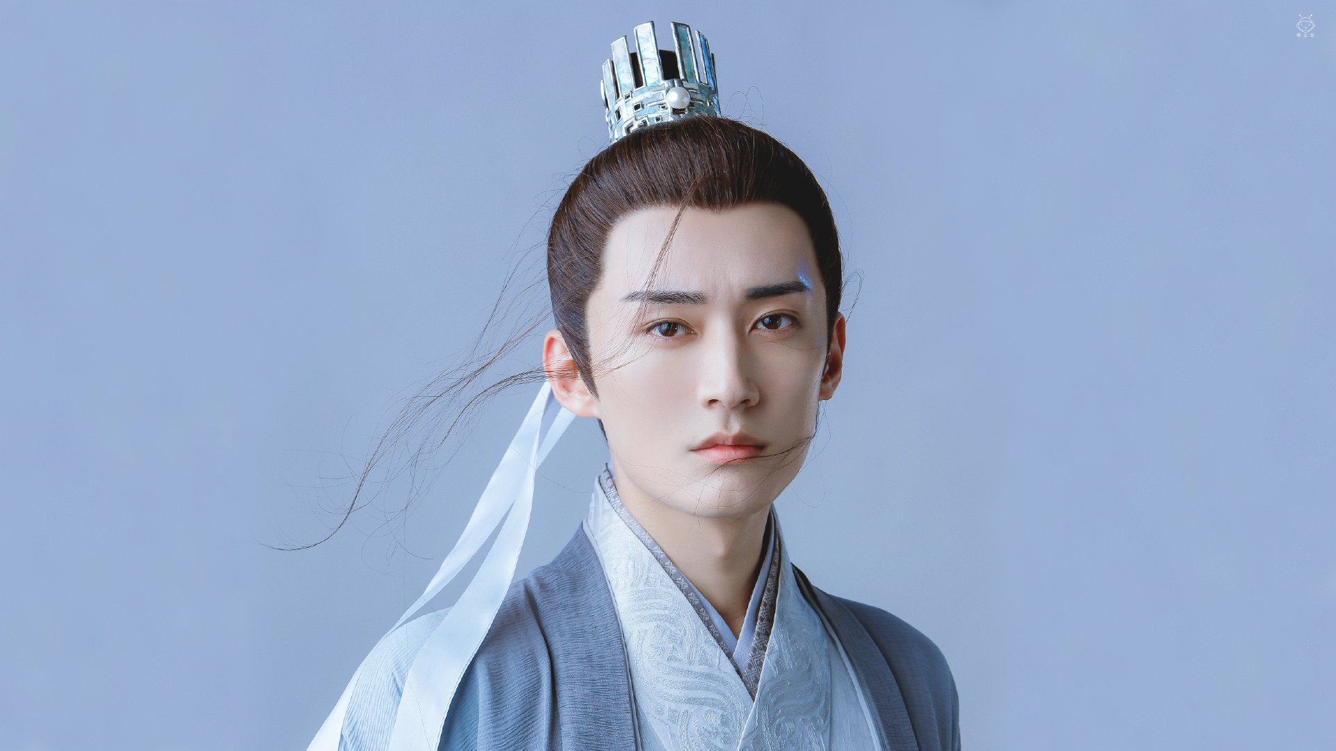 《明星电子竞技解说：带你领略每场激战的精彩！》，明星x电竞选手